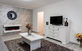 Coozee Apartment